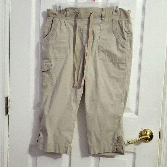 Gloria Vanderbilt Stonewood Cargo Drawstring Rolled Cuffs Pull On Capri Pants - Picture 3 of 15